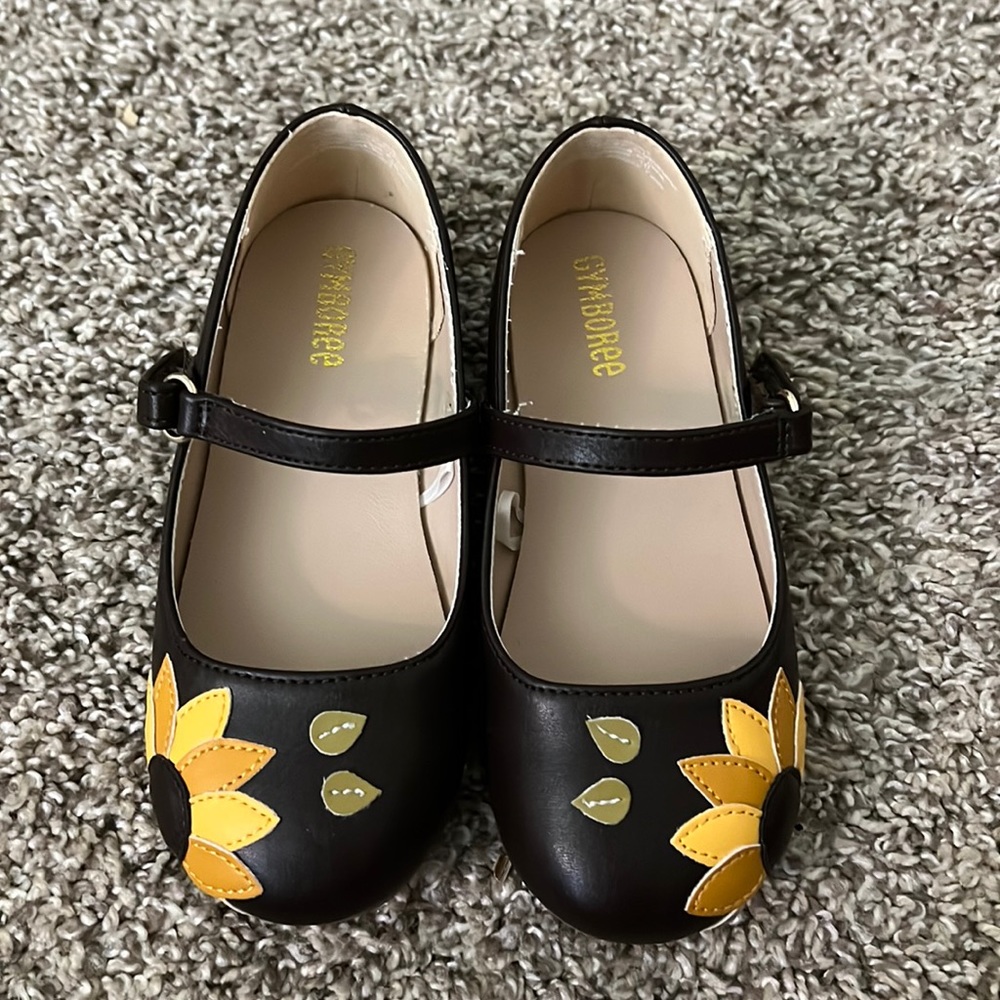Beautiful shoes for little girls in VGUC